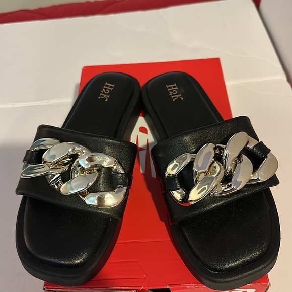 H2k black flip flop sandals. NEW - Picture 3 of 6